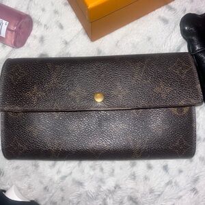 Authentic - LV Sarah wallet - pre loved but still needs your love